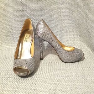 Badgley Mischka Humbie II Glitter Sparkle Silver Peep Toe Heels EUC